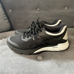 Brand new ASICS GT-4000 sneakers 7 WIDE